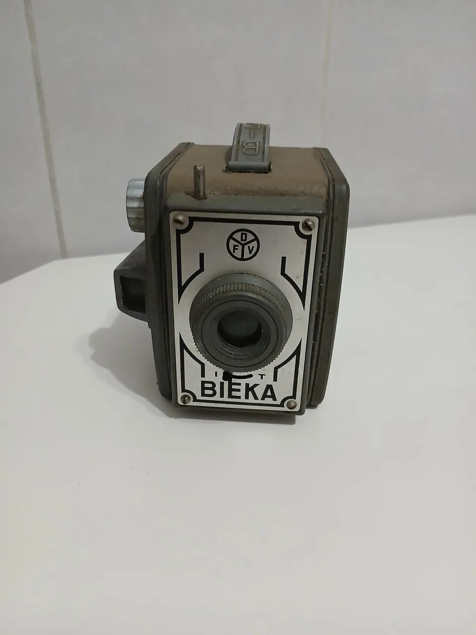 Maquina fotográfica antiga Bieka década de 50 modelo box caixao