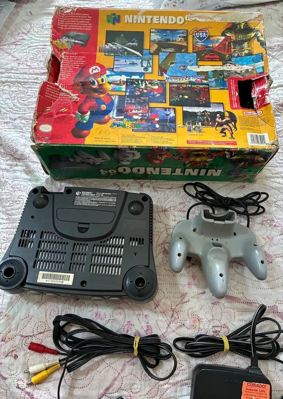 Nintendo 64 acompanha cabos e controle.  - Foto 3