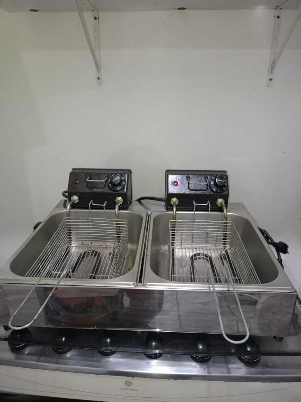 Fritadeira de 2 cubas 10litros - Foto 2