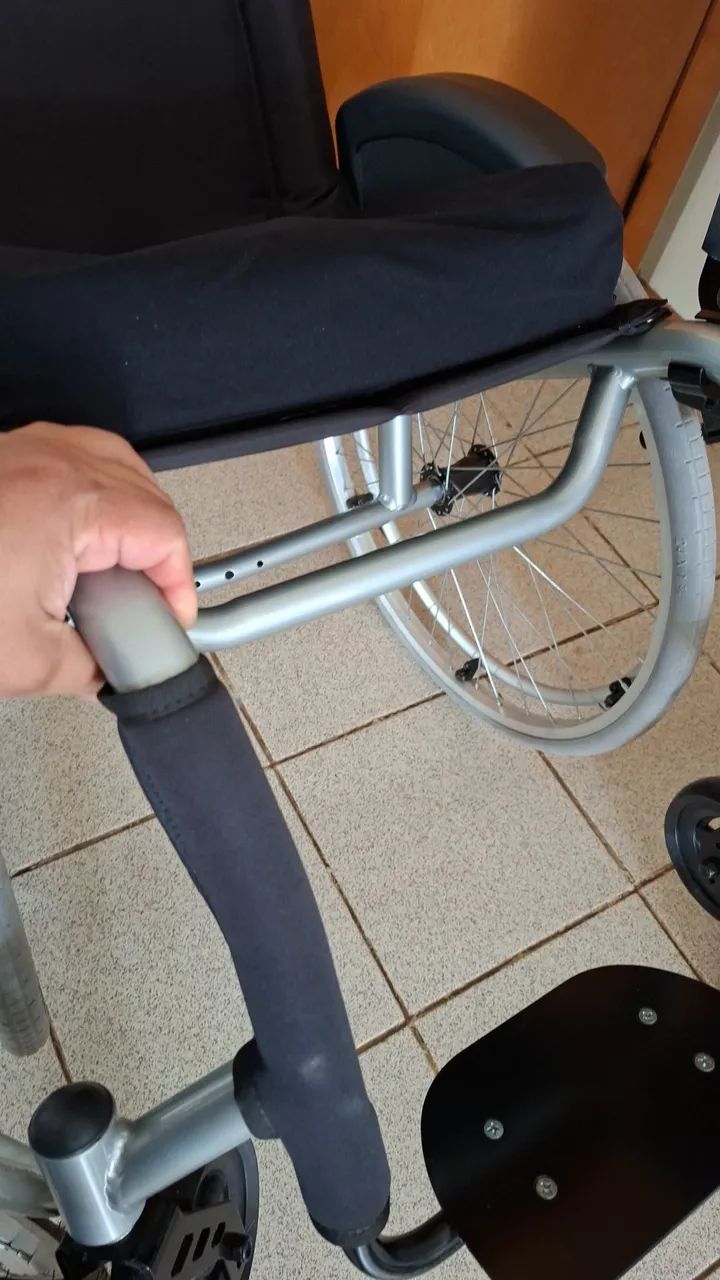 Cadeira de rodas monobloco alumínio  - Foto 4