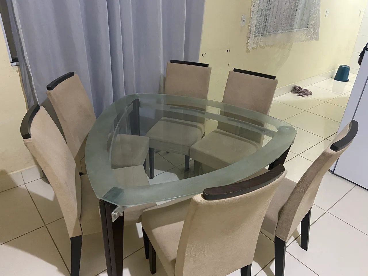 OPORTUNIDADE IMPERDÍVEL!  Mesa de jantar com 6 cadeiras! - Foto 3