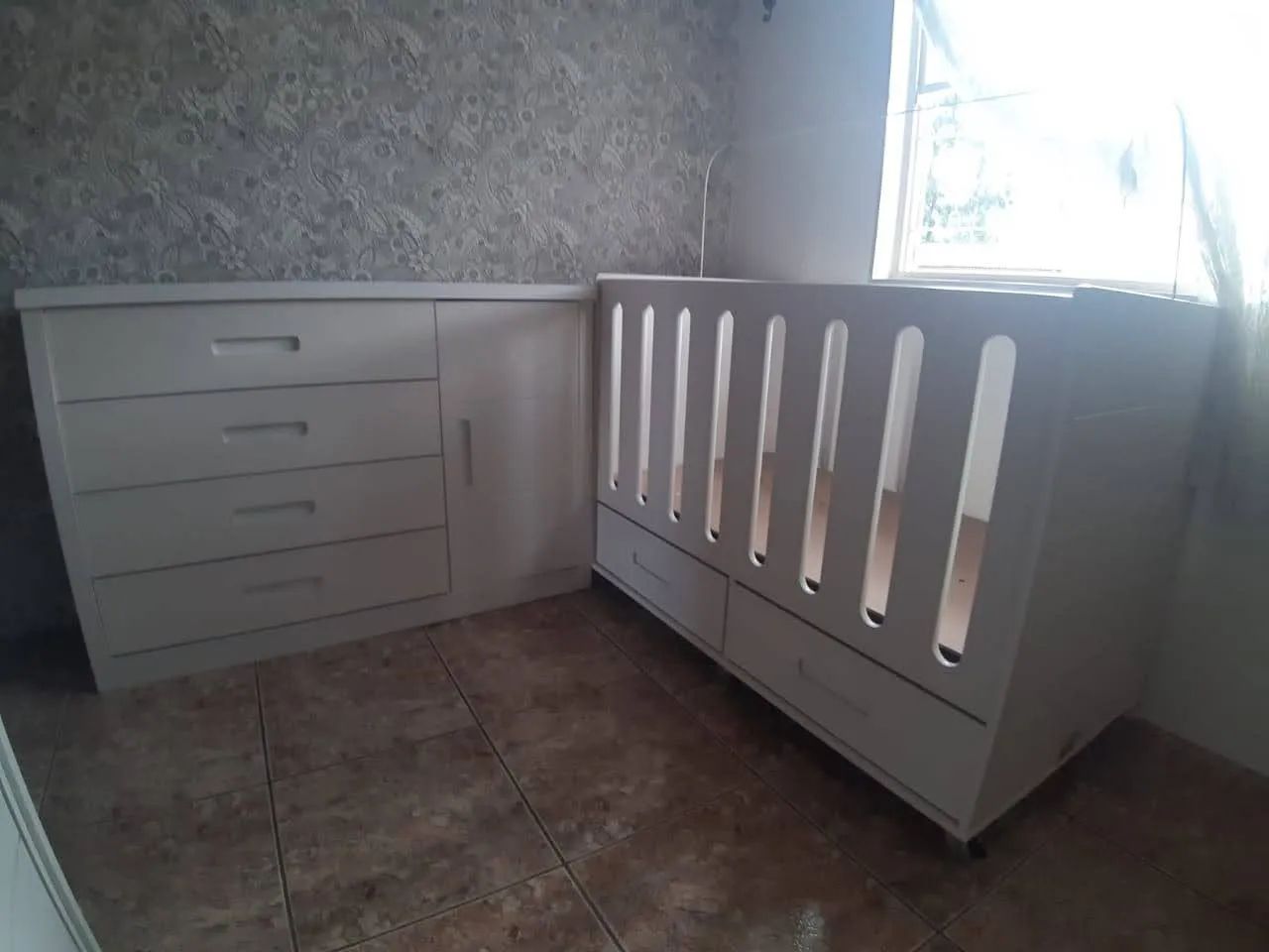 Berço branco 2 em 1, vira caminha  - Foto 2