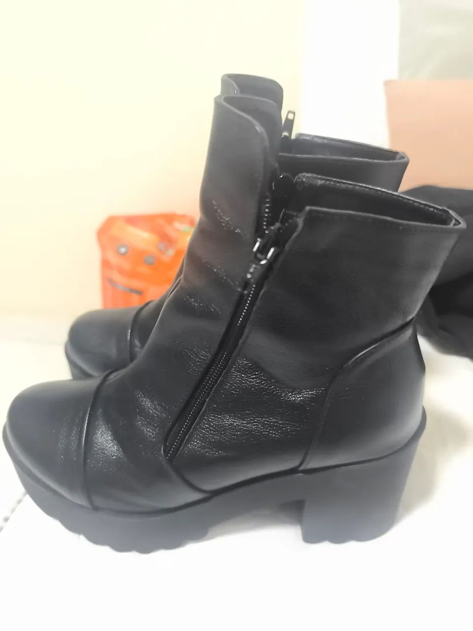 Bota de couro preta Tratorada 