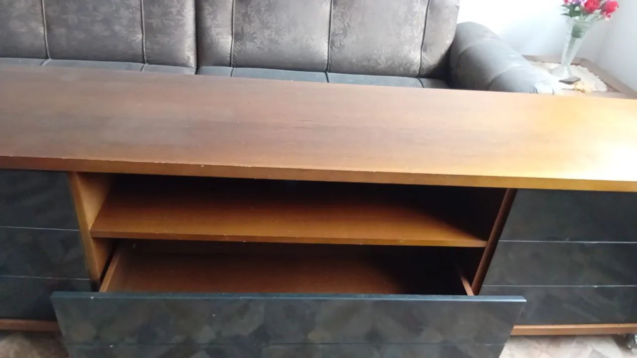 Vende rack de madeira maciça 