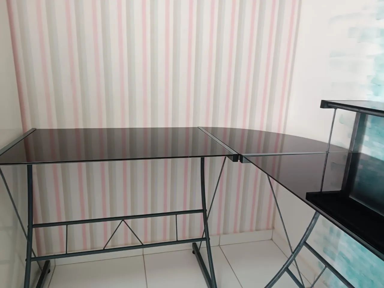Mesa em vidro para escritório ou quarto - Foto 3