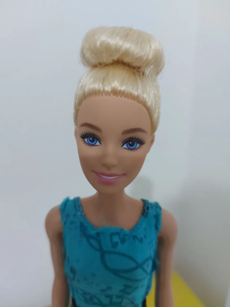 Barbie maio azul e coque linda - Foto 2