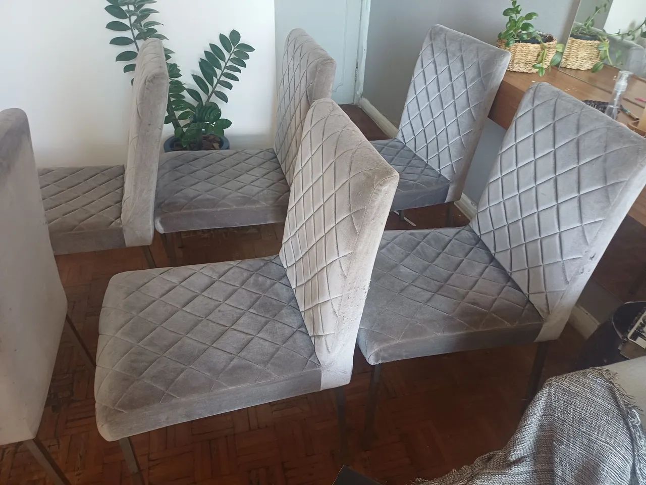 Vendo 6 cadeira  acolchoadas belíssimas - Foto 2