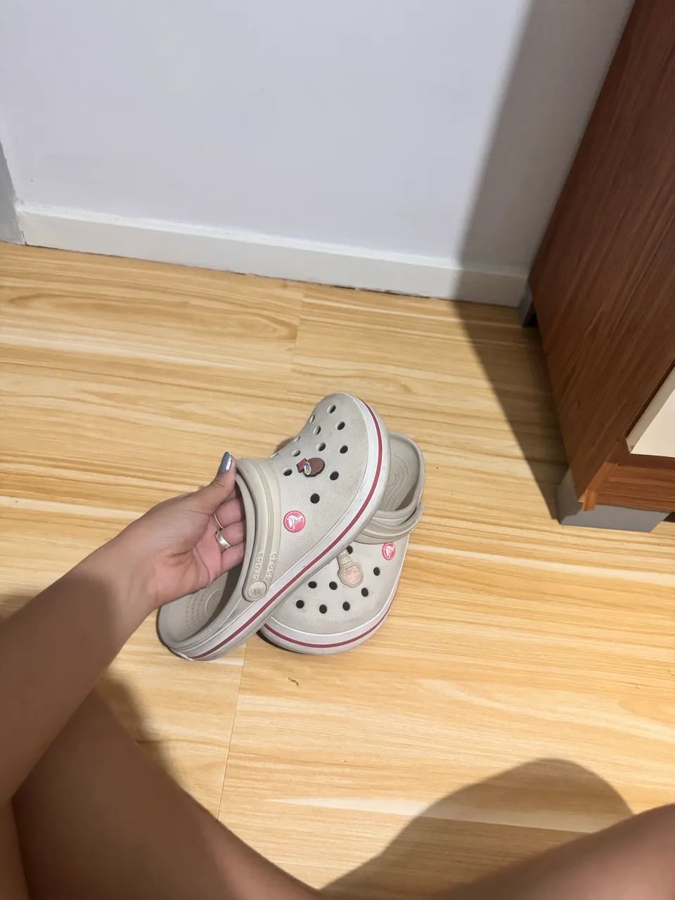 Crocs bege com rosa, usada em excelente estado , toda original  - Foto 2