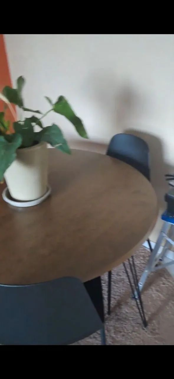 Vendo mesa + 3 cadeiras - Foto 4