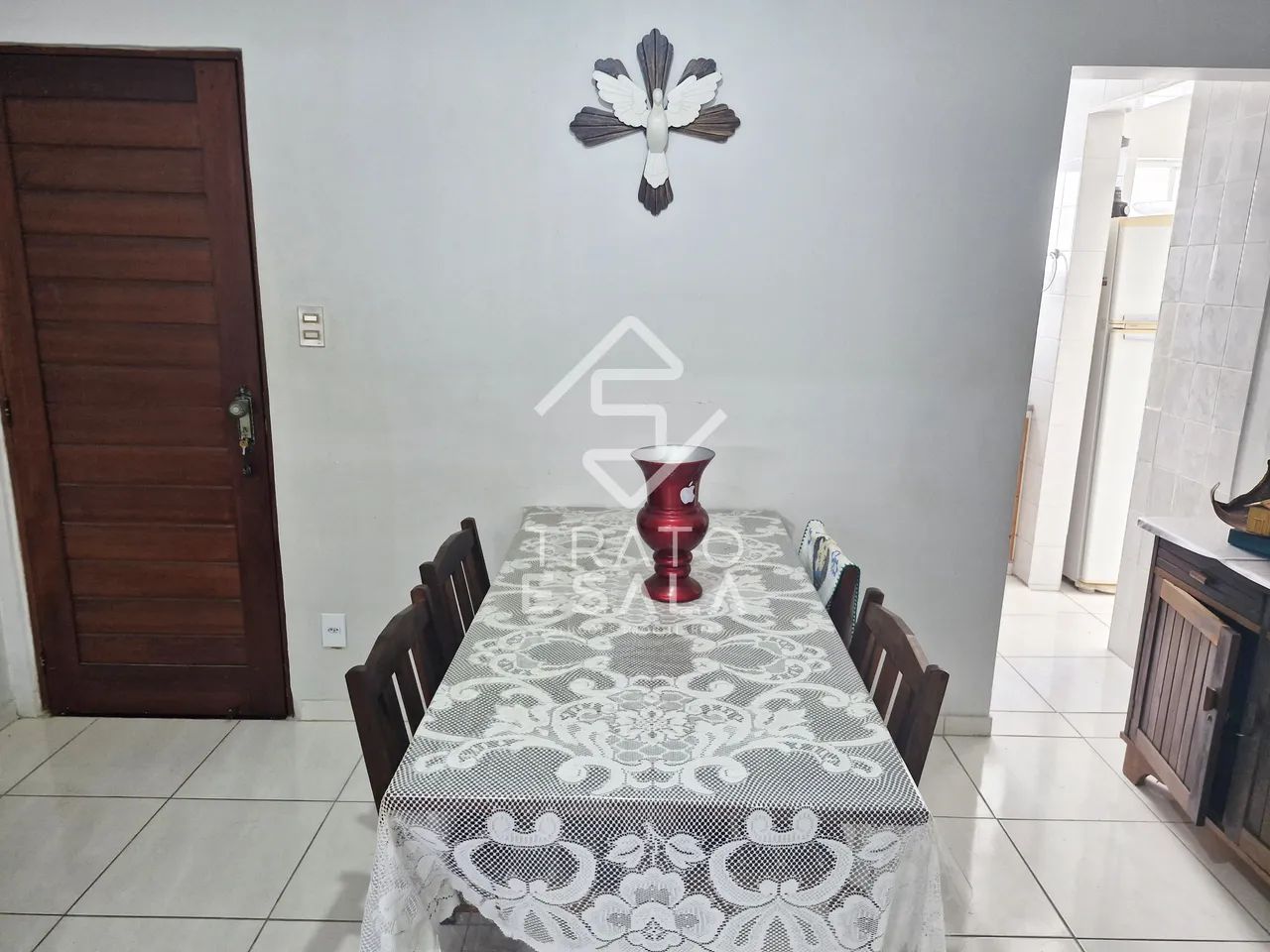Três quartos, mobiliado, em rua tranquila e próximo à orla - Foto 5