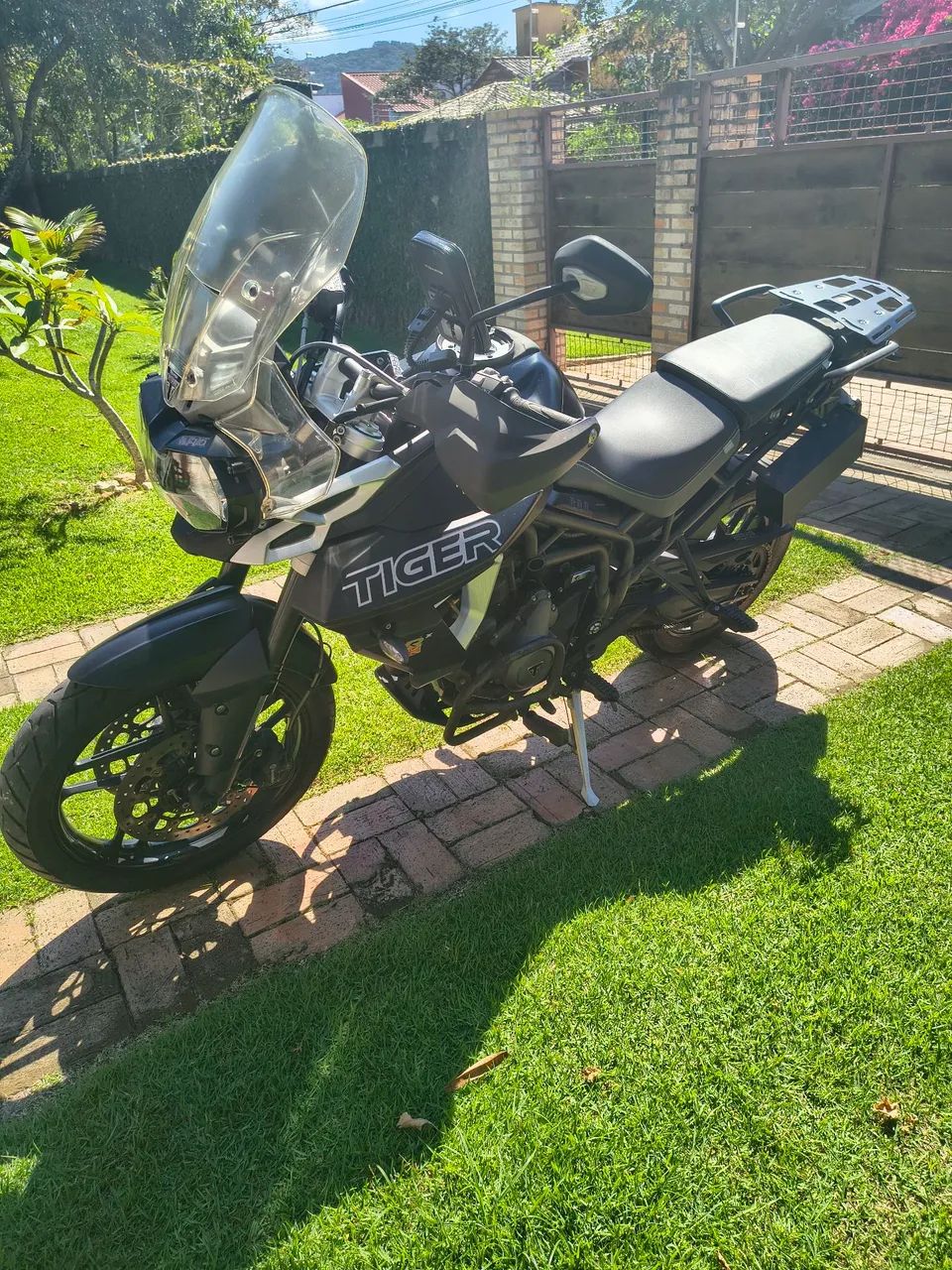 Triumph Tiger 800 XRX preta 2018 com 9830 km