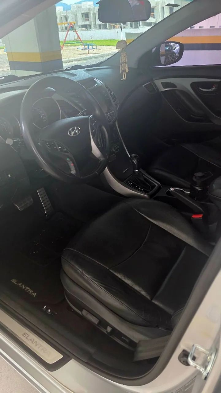 Hyundai Elantra GLS 2.0 16V Flex Aut. 2015 - Foto 4