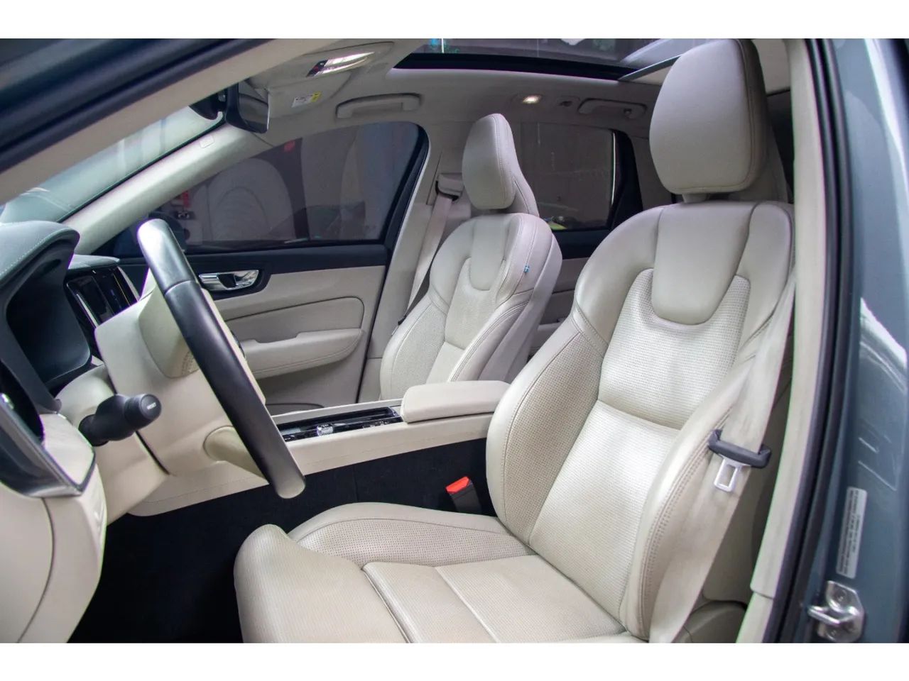 Volvo XC 60 R-DESIGN 3.0 304cv AWD 5p, foto 13 de 15