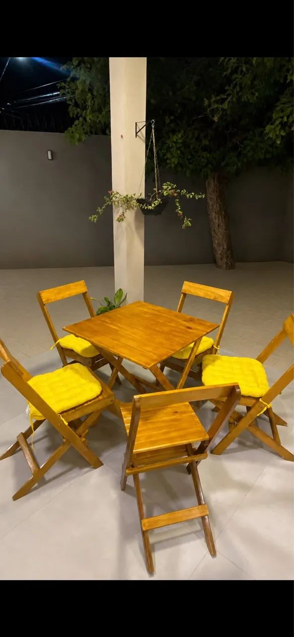 Mesa + 5 Cadeiras em Madeira Maciça