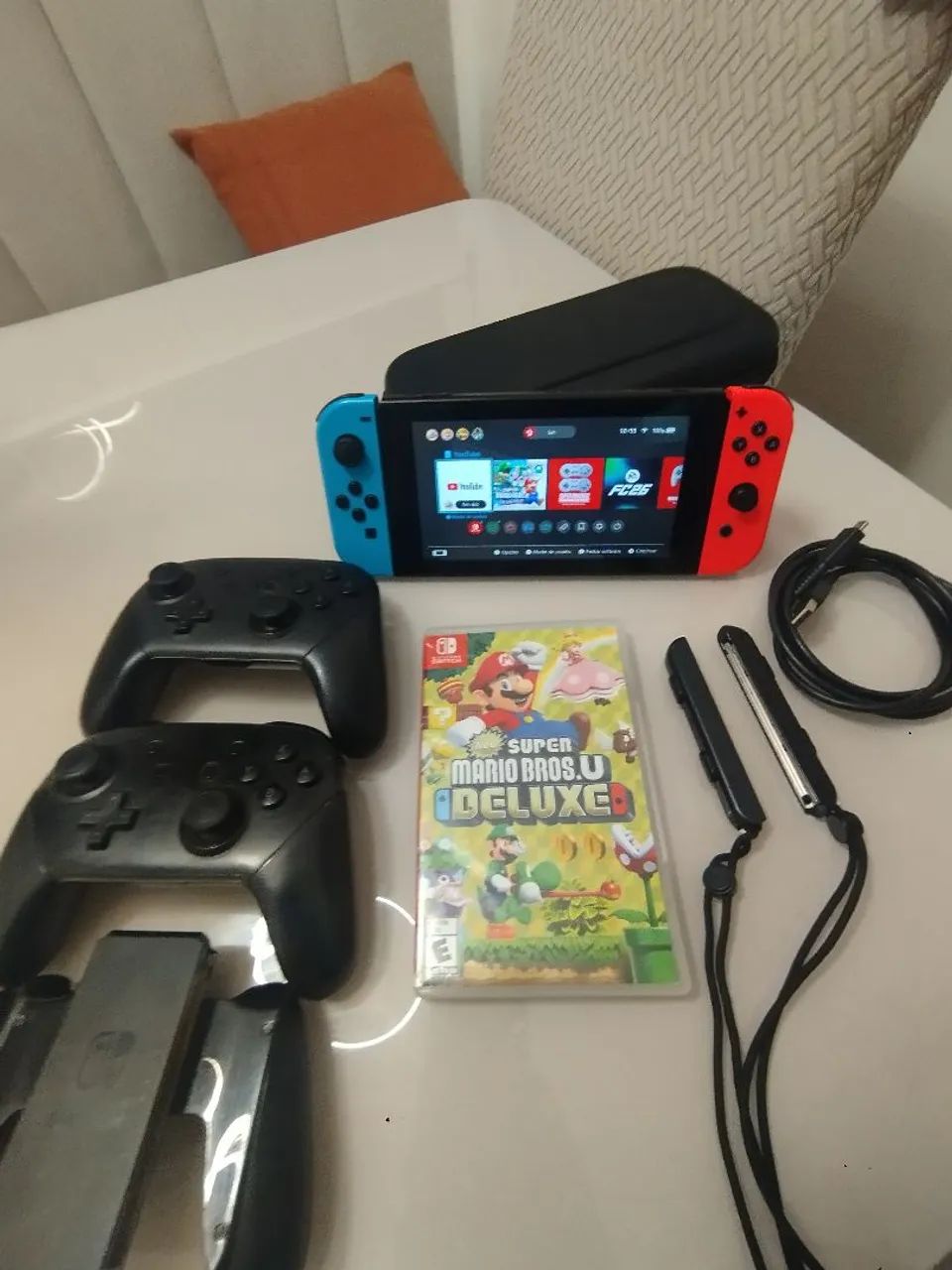 Nintendo Switch V2 + jogo do Mario 