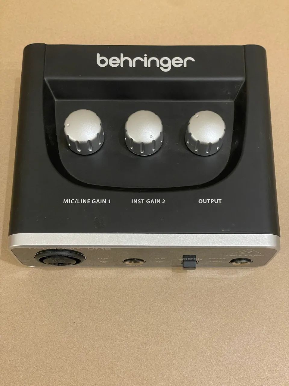 Interface de áudio UM2 Behringer