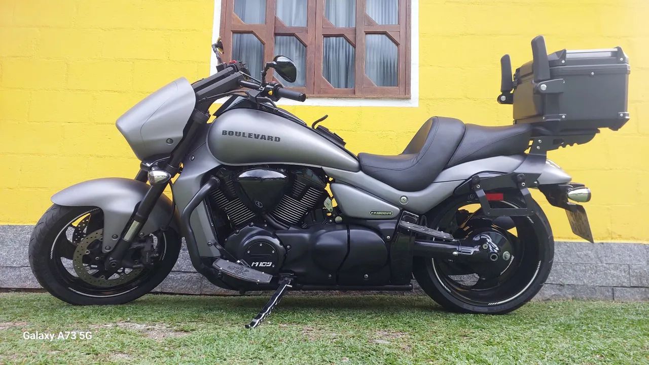 Moto extremamente linda e bem cuidada 