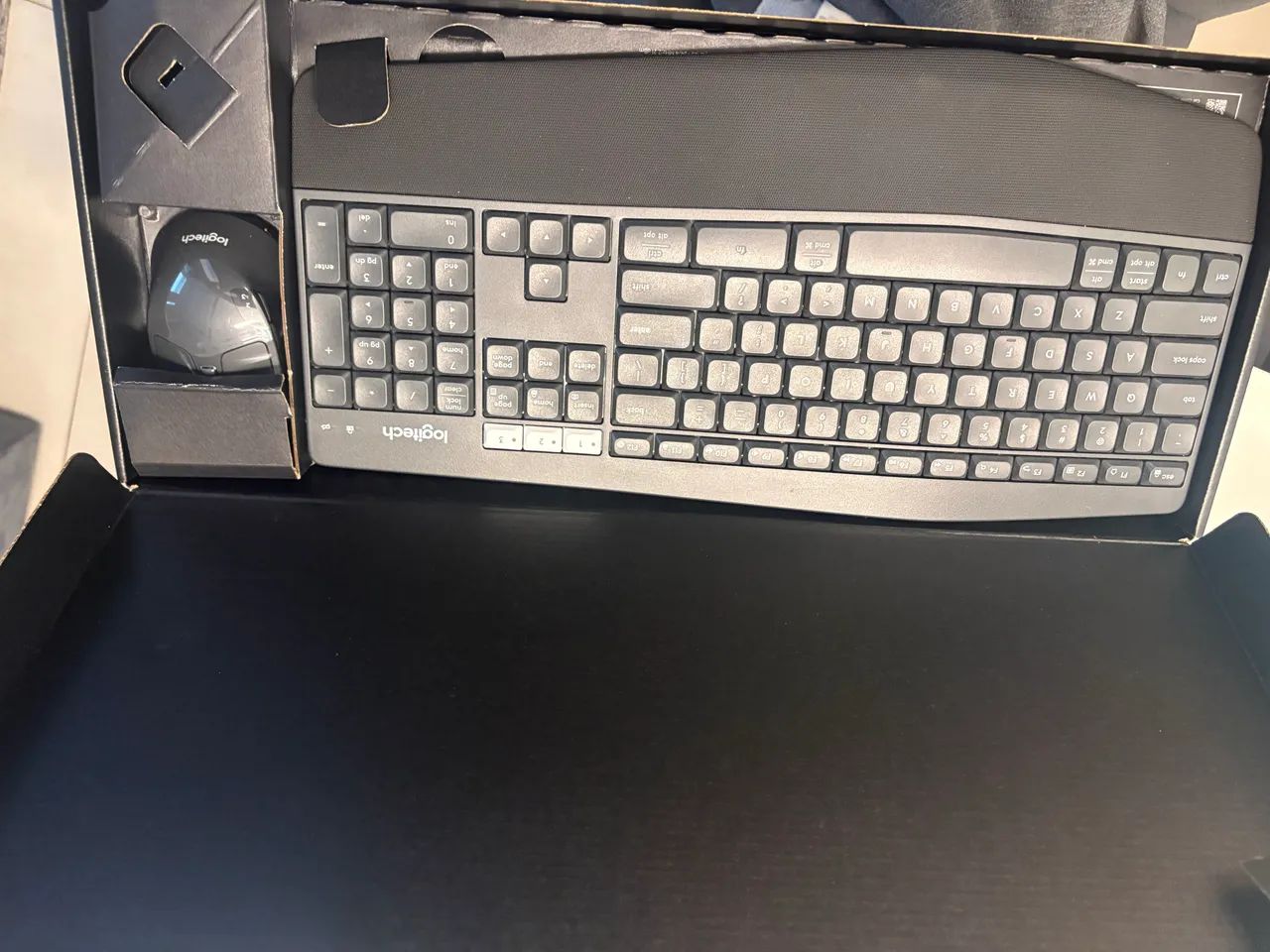 Kit teclado MK850 Logitech - conecta até 3 dispositivos - Foto 2