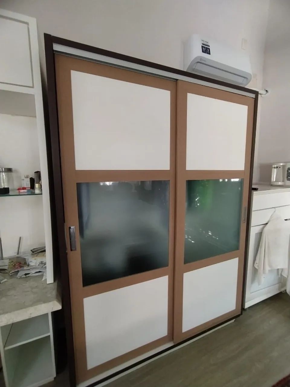 Armário Cabideiro Grande com 2 Portas de Correr