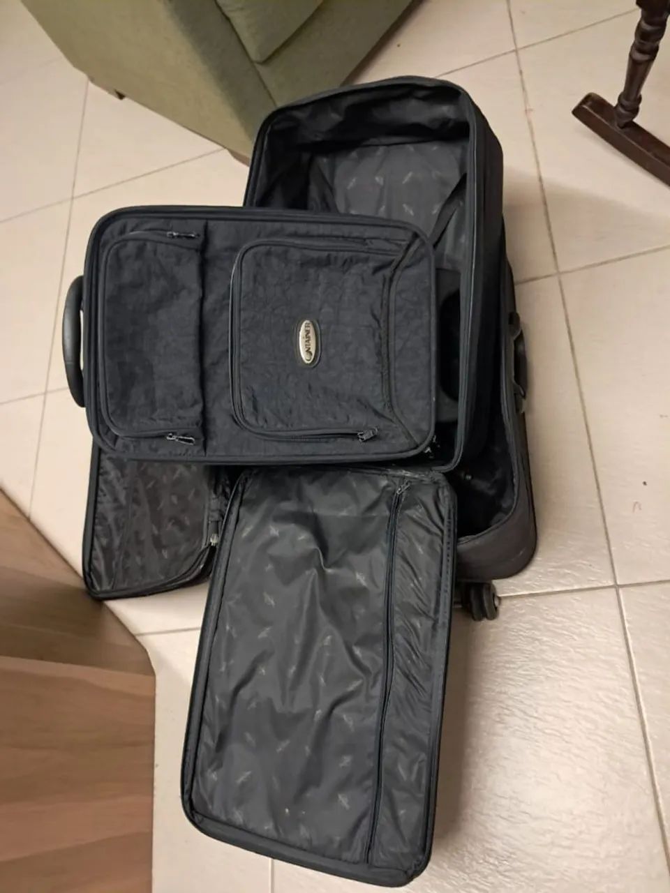 Vendo jogo de 3 malas pretas - Foto 3