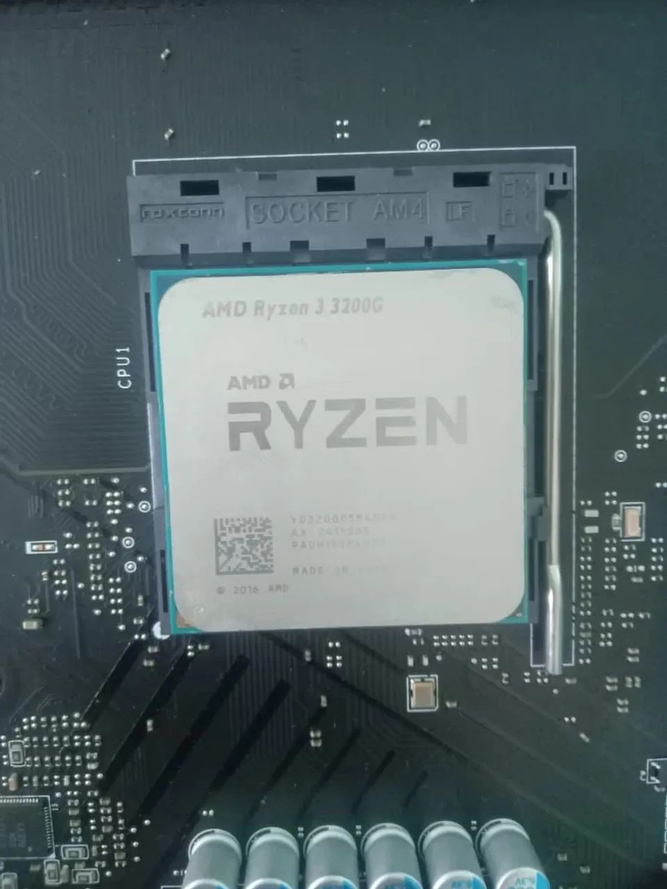 Ryzen 3 3200g no Blister + Cooler Box
