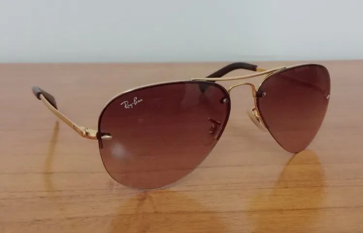 Óculos de sol Ray-Ban feminino.
