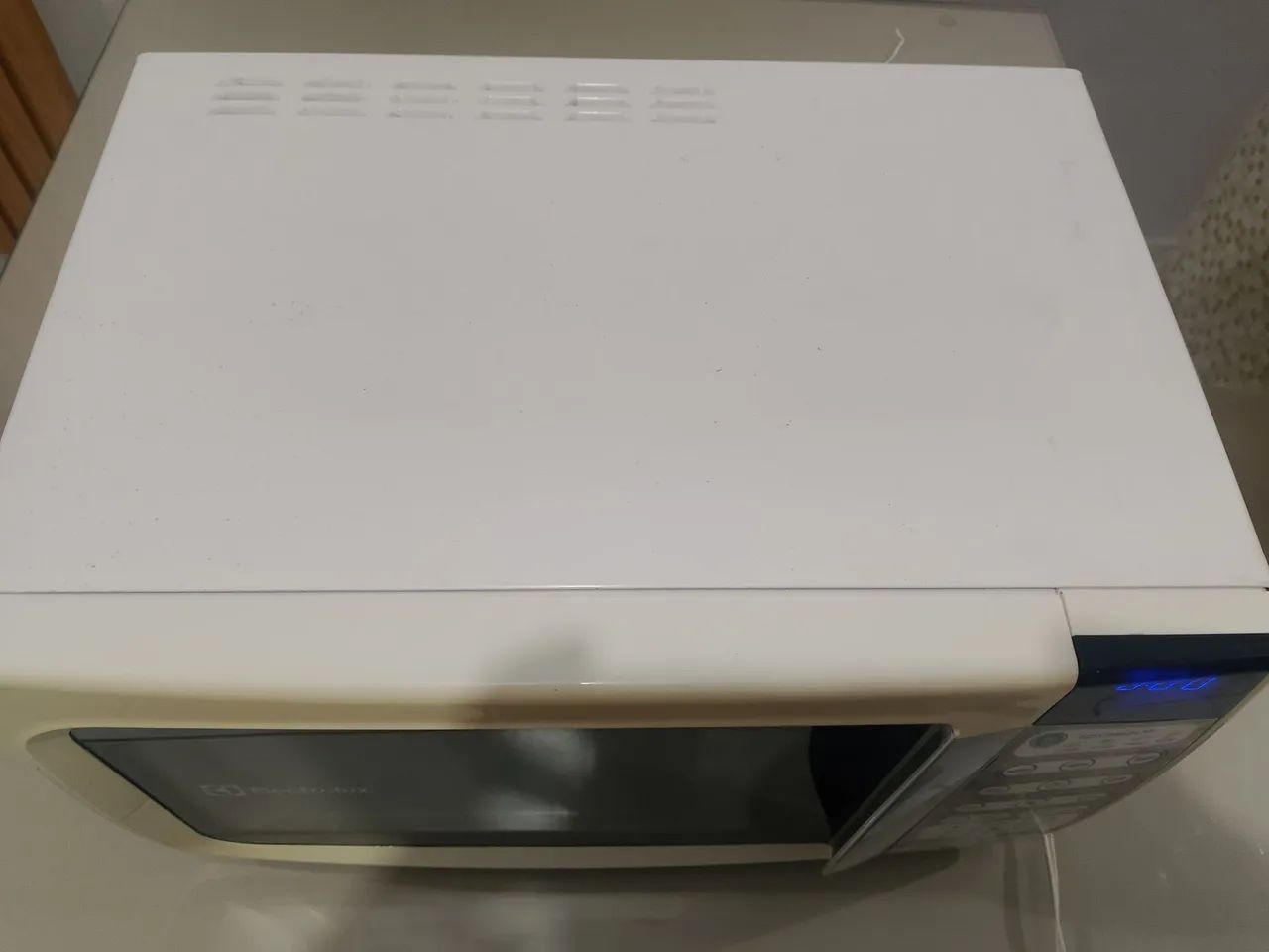 Microondas Electrolux seminovo - Foto 4