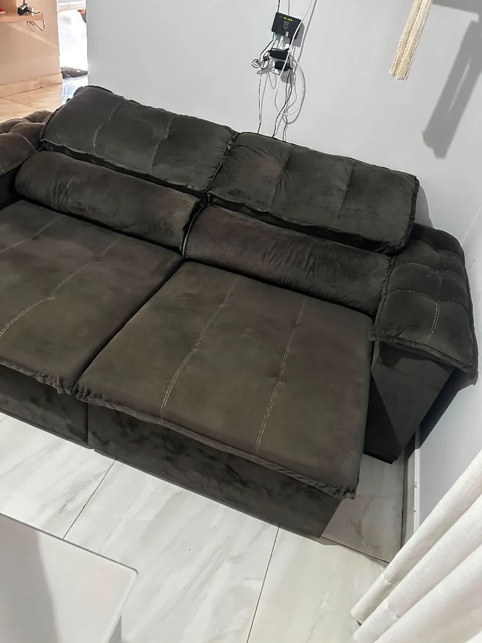 Vendo sofá retrátil e reclinável de 3 lugares, seminovo.  - Foto 3