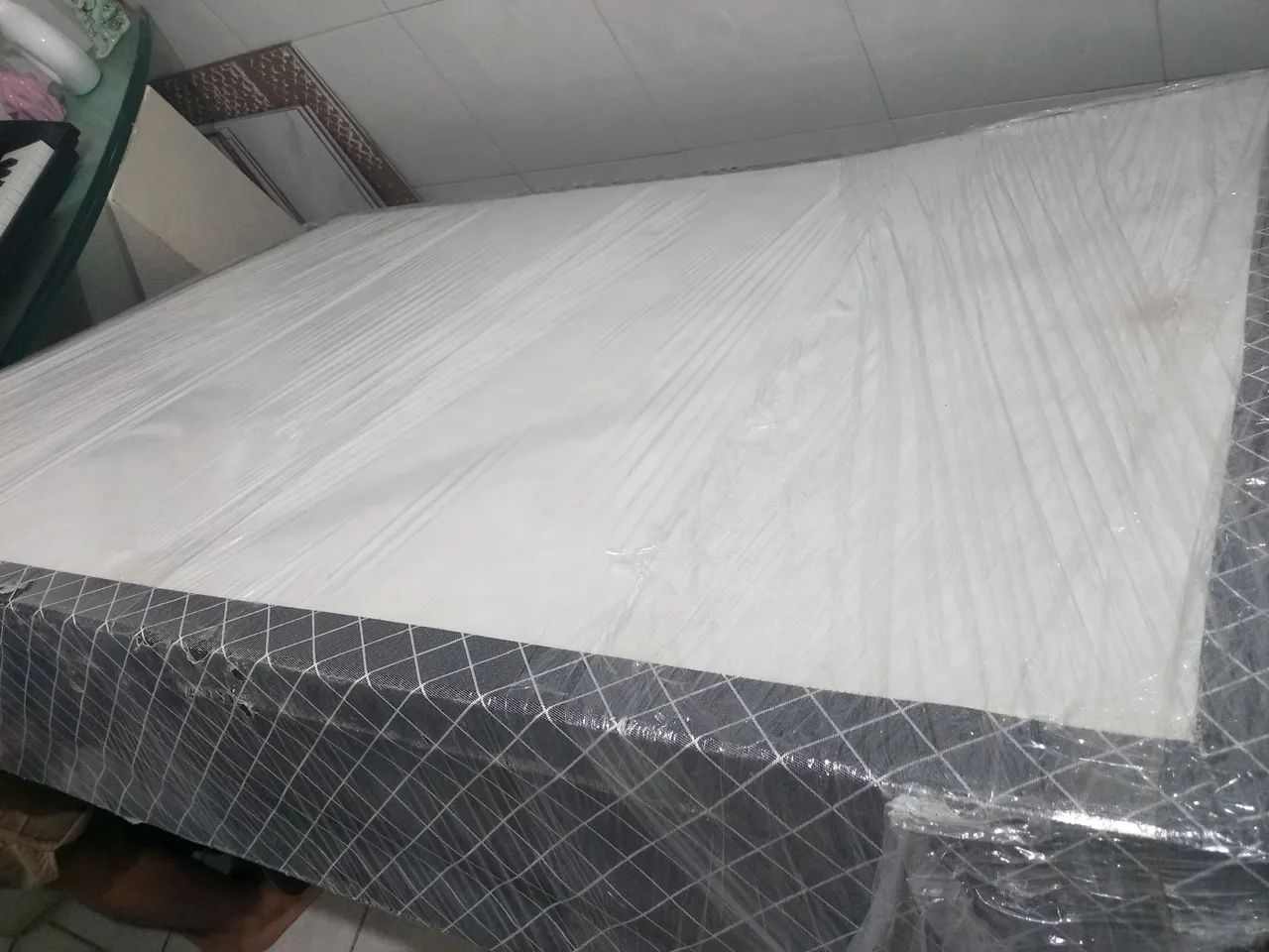 Cama box novinha