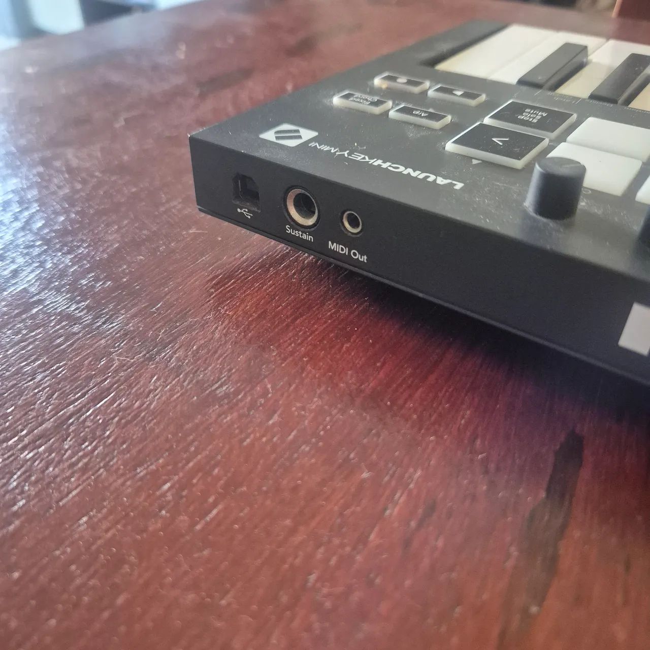 Controlador MIDI Novation Launchkey Mini MK3 - Foto 3