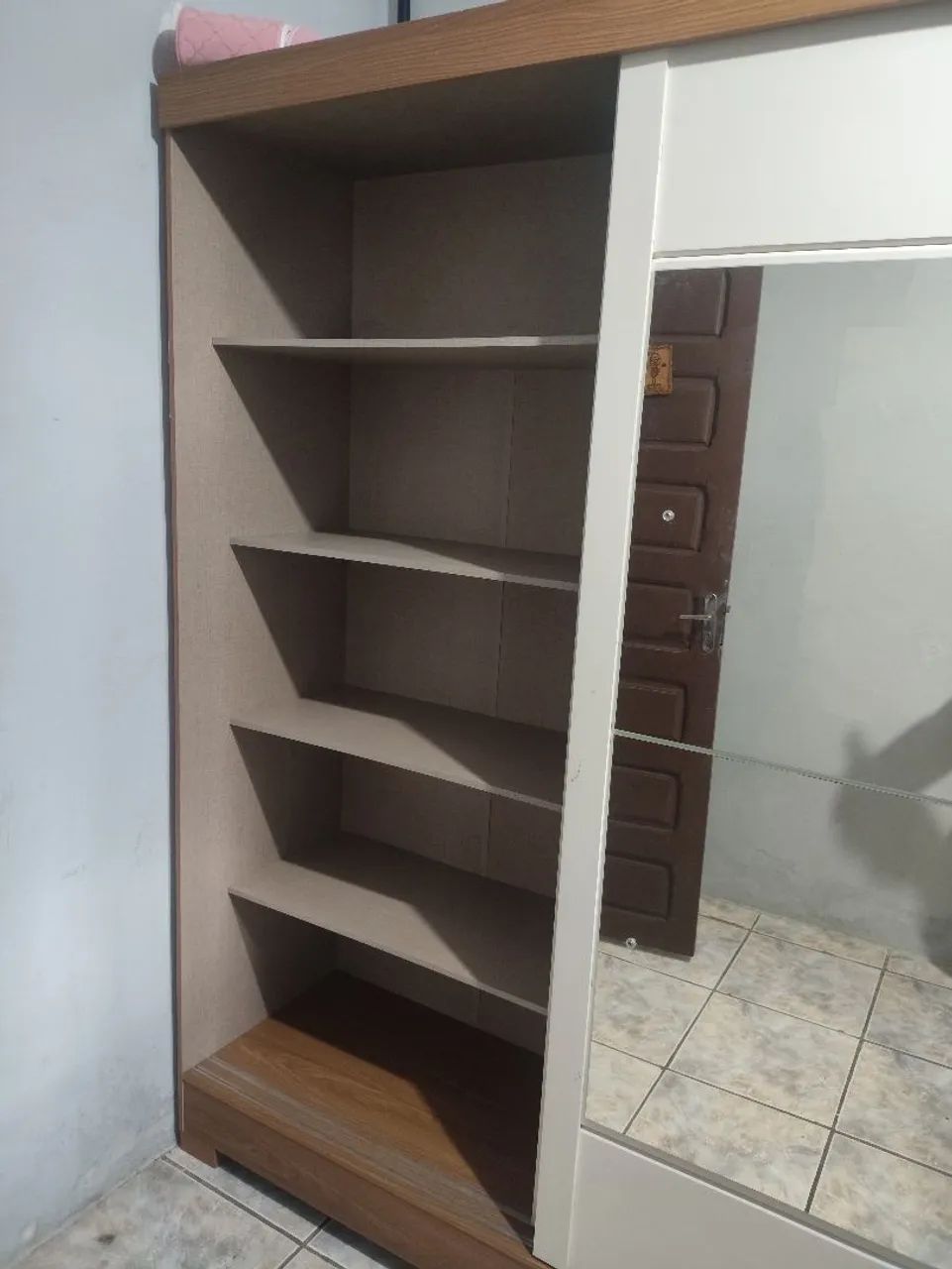 Guarda roupa solteiro, porta de correr com espelho 
