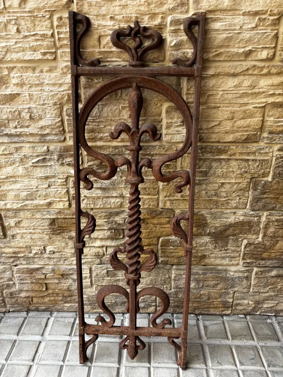 Antiga grade decorativa 