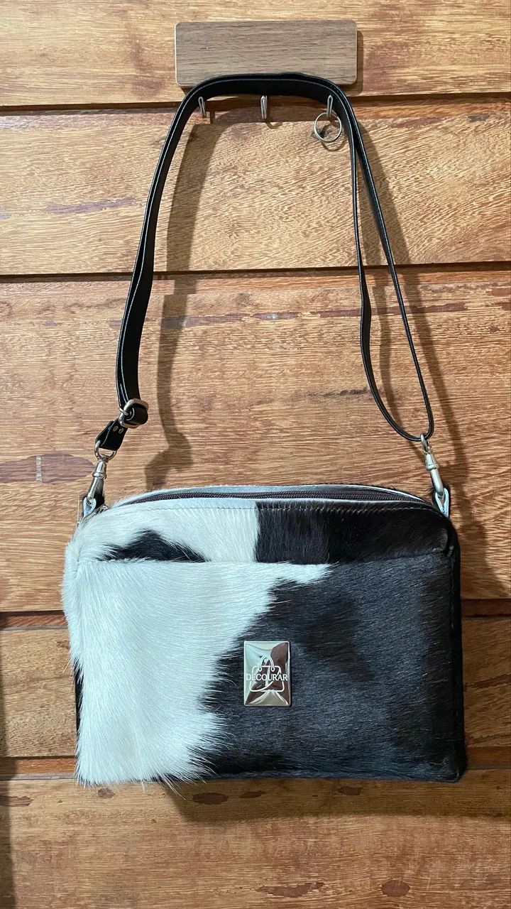 Bolsa de couro com pelo café malhado 