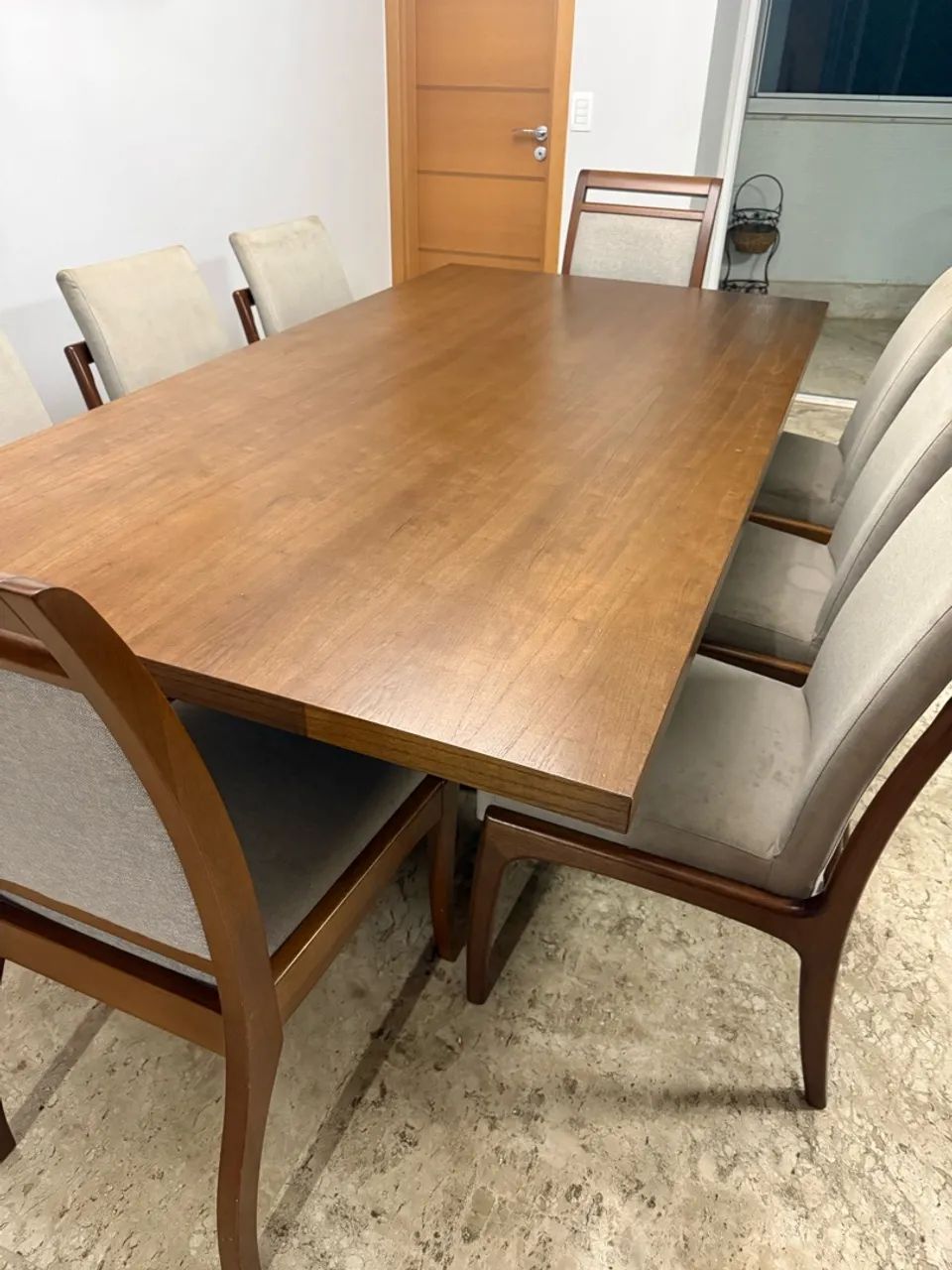 Conjunto de mesa com 8 cadeiras em madeira maciça  - Foto 3
