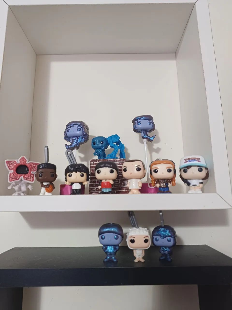 Vendo coleção Stranger Things Completa Kinder Joy + Max e Dustin Importados.