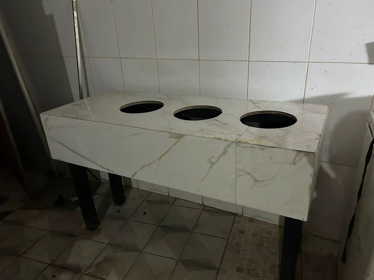 Balcão para sopas e caldos 3 panelas 