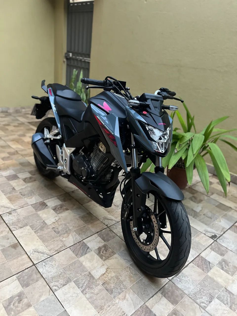 CB300F 2026