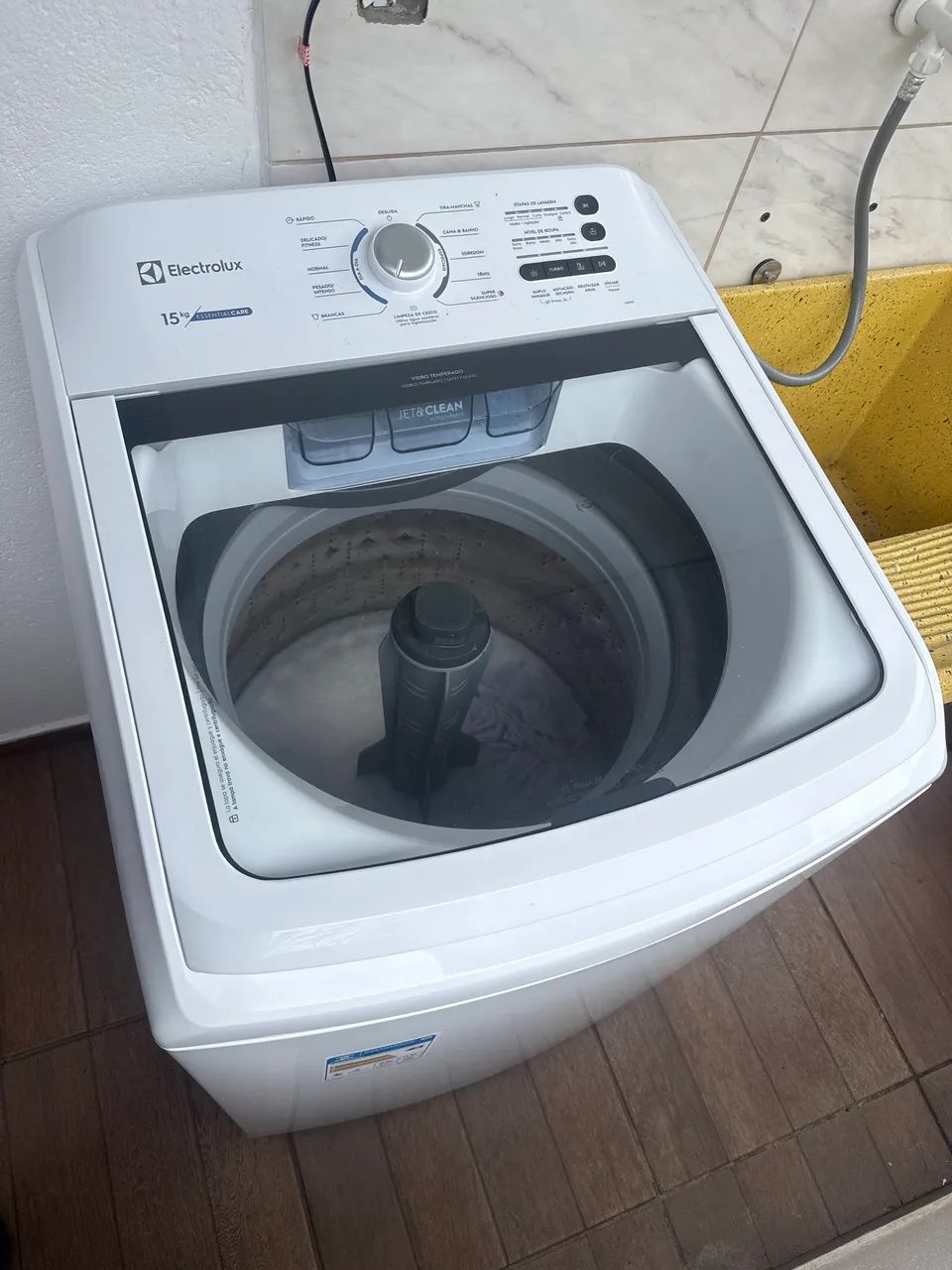 Máquina de lavar um mês de uso apenas