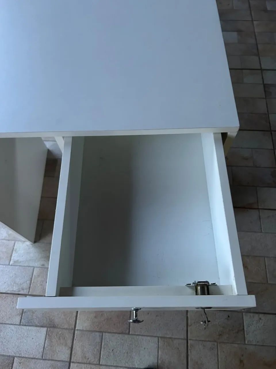 MESA ESCRIVANINHA BRANCA MDF COM CHAVE - Foto 4