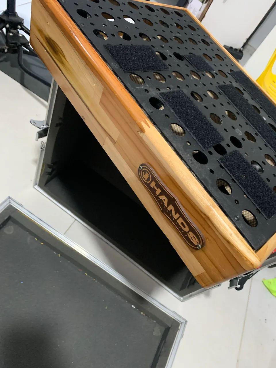 Pedalboard Hands 40x30 c/ case