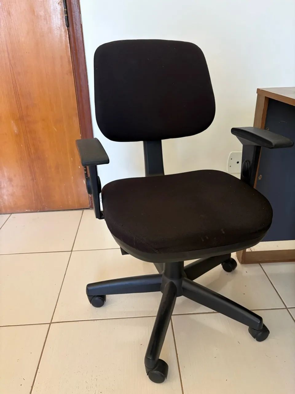 Mesa e Cadeira de escritório. - Foto 2