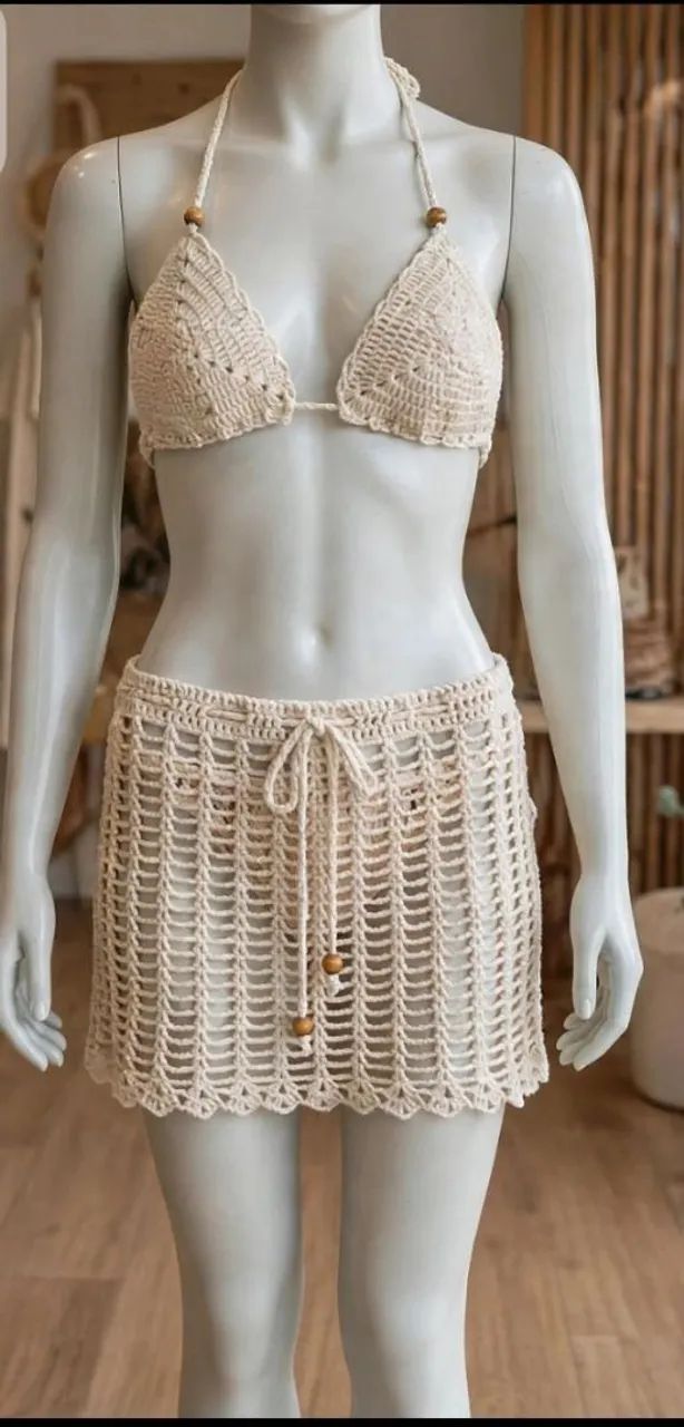 Conjunto saida de praia e top em crochê.