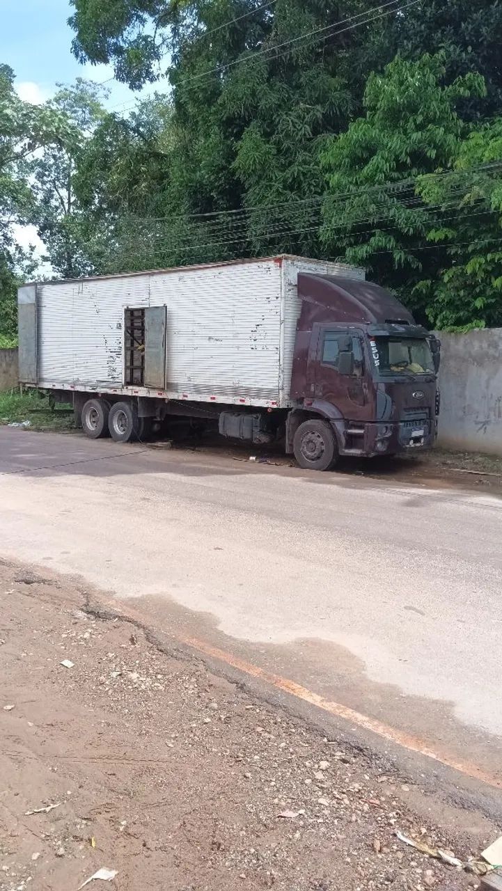 Vendo este lindo caminhão Ford Cargo 2429,ano 2013 Baú com 10m de comprimento , 18 palates - Foto 10