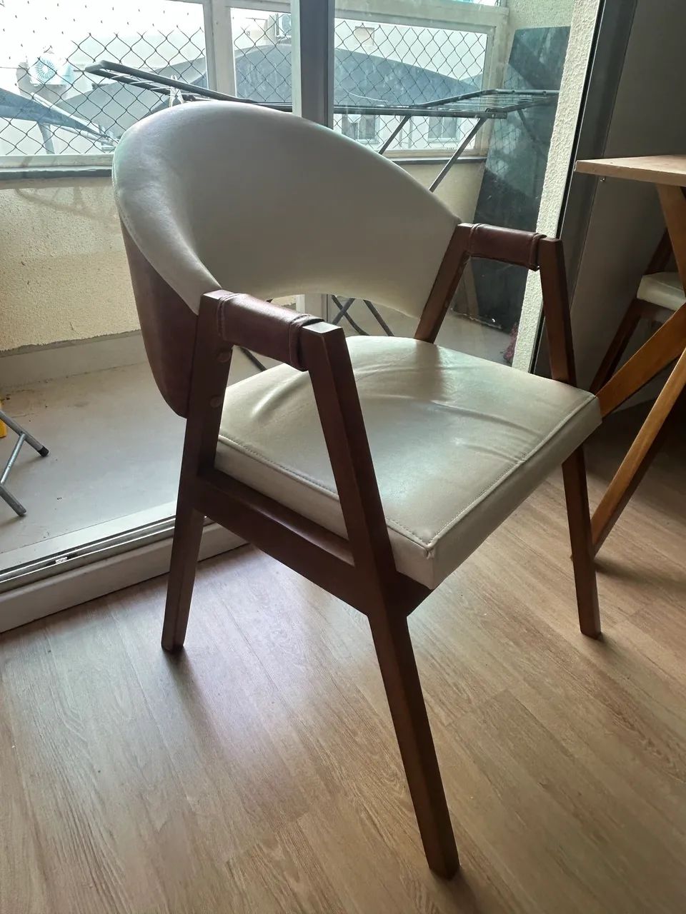 Mesa 4 cadeiras couro - Foto 2