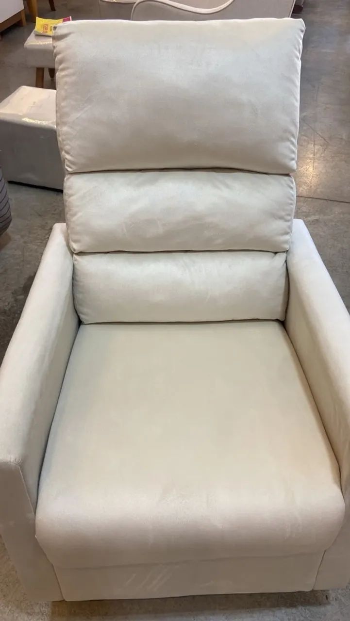 Poltrona amamentação c/puff