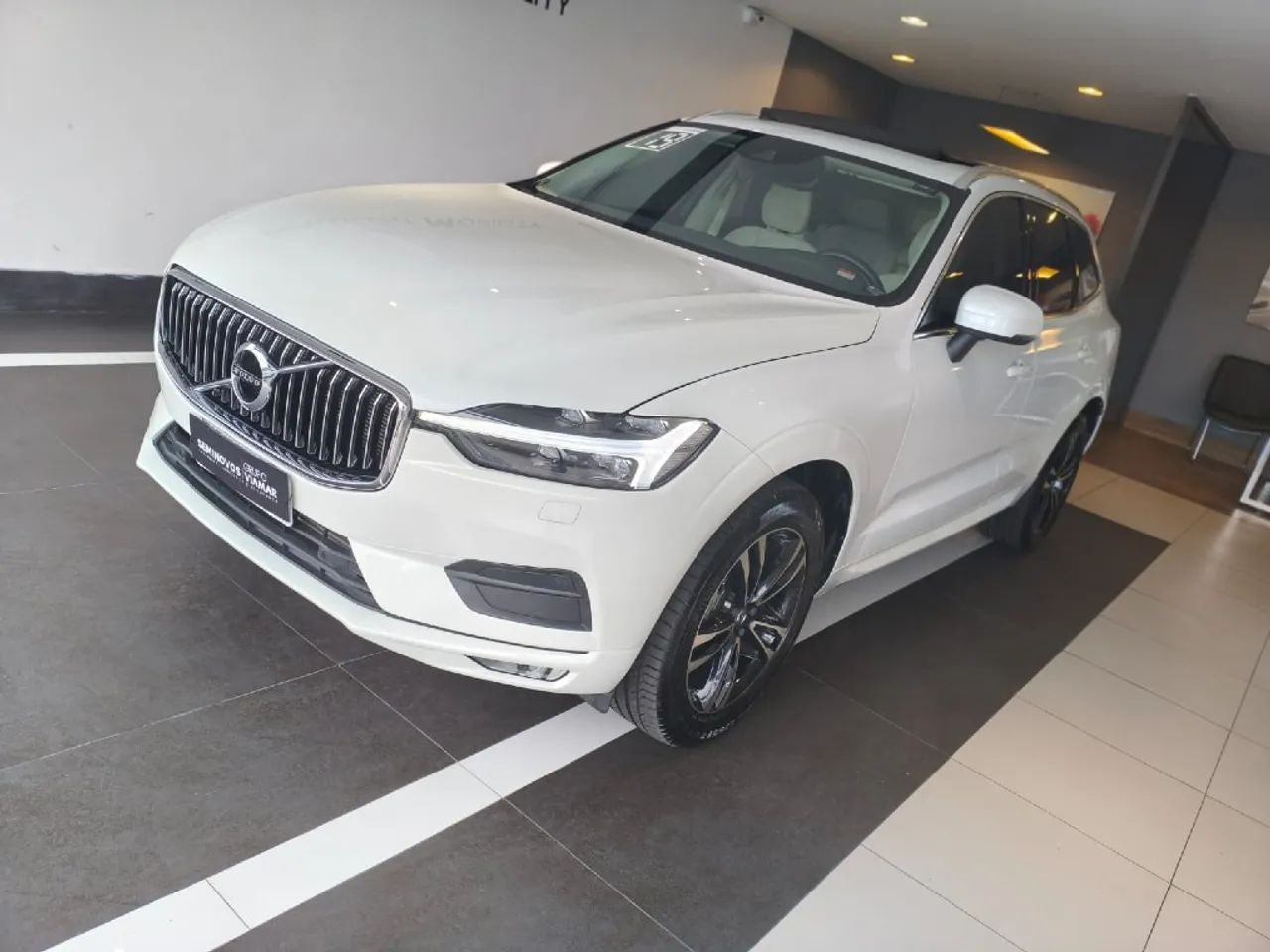 Volvo Xc60 XC 60 D-5 MOMENTUM 2.0 AWD Diesel 5p 2019