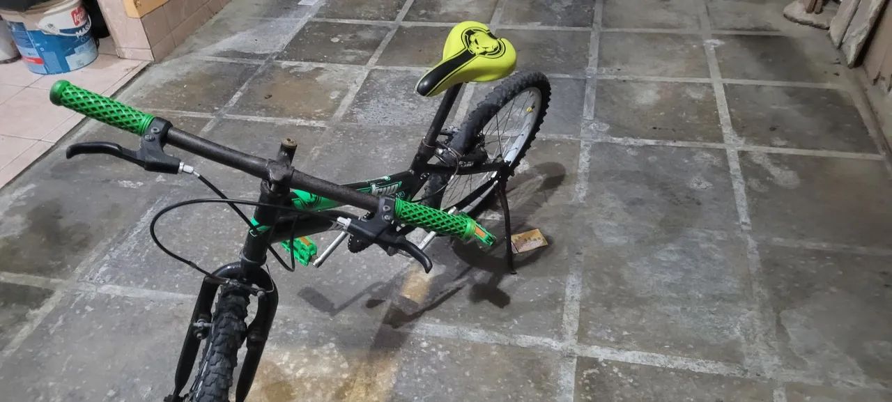 Bicicleta infantil aro 20 está com frio e tudo  