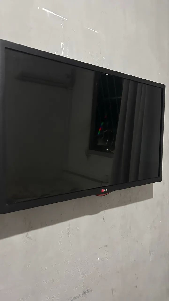Vendo duas TVs com defeito