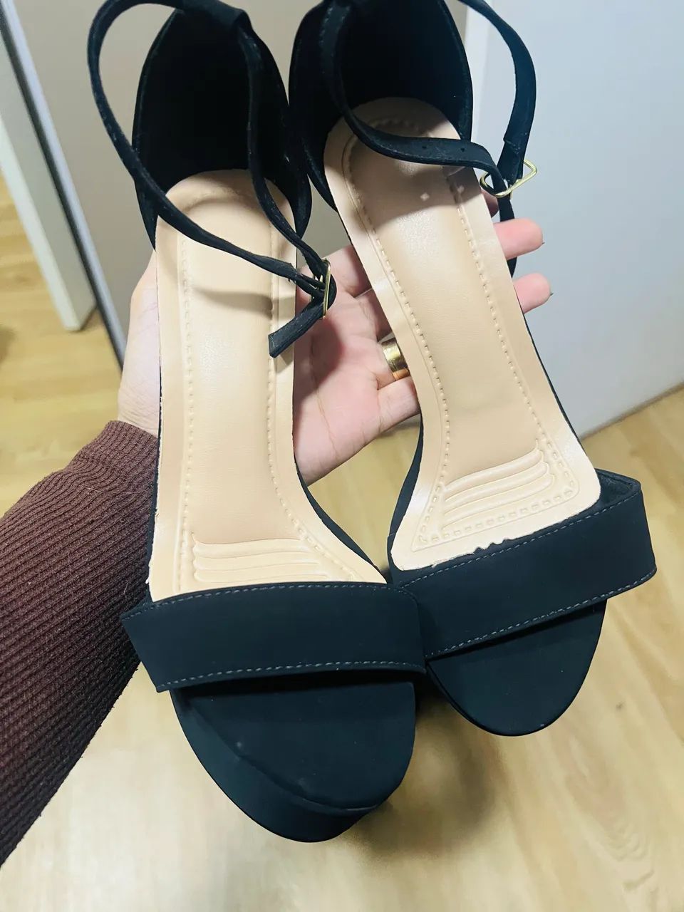 Salto 15cm. Preto com solado vermelho  - Foto 5