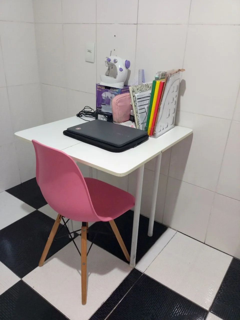 Jogo de mesa retrátil com 4 cadeiras 